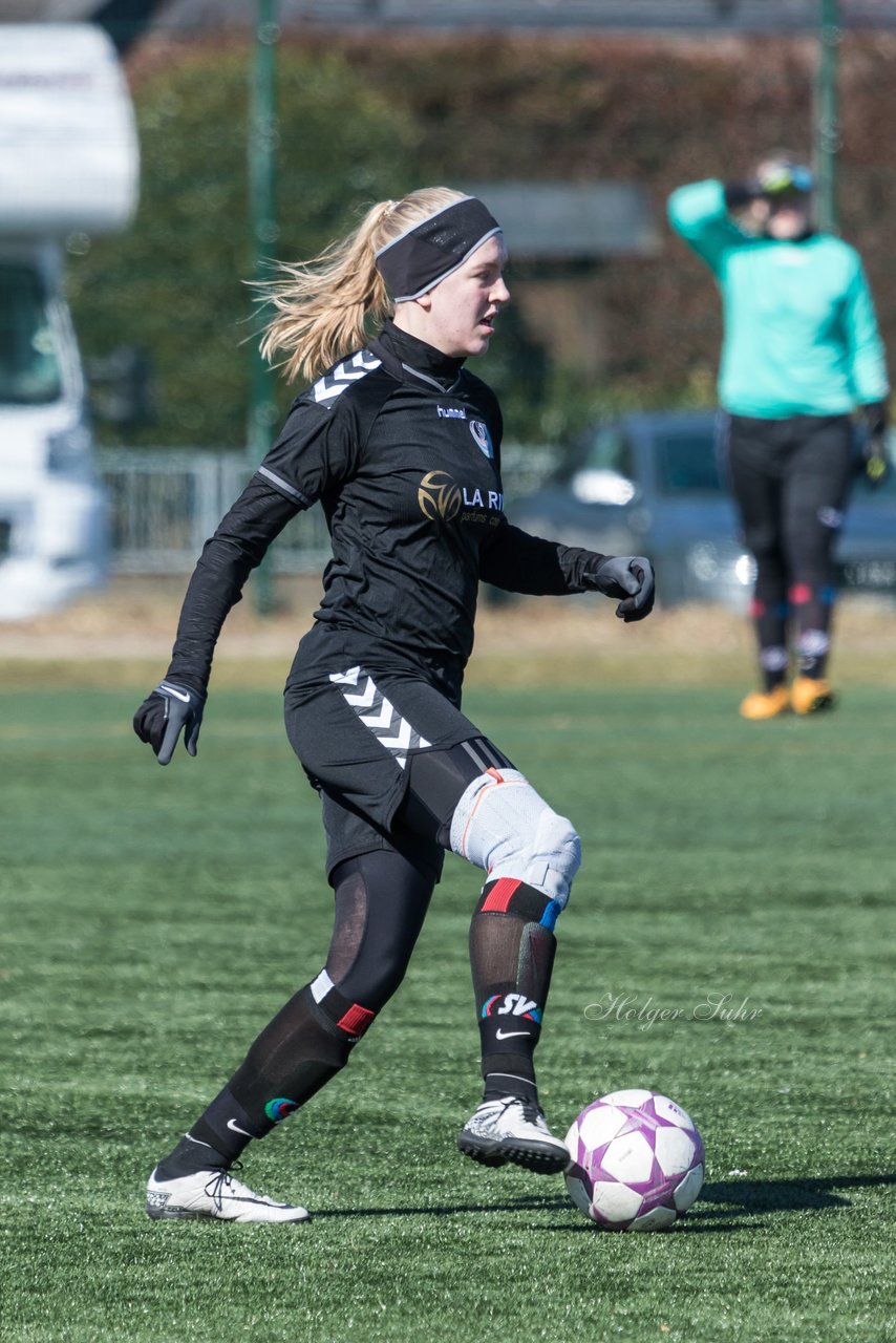 Bild 170 - B-Juniorinnen Halbfinale SVHU - Holstein Kiel : Ergebnis: 3:0